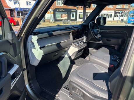 Land Rover Defender 3.0 D250 MHEV HSE Hard Top SUV 3dr Diesel Auto 4WD SWB Euro 6 (s/s) (250 ps 9