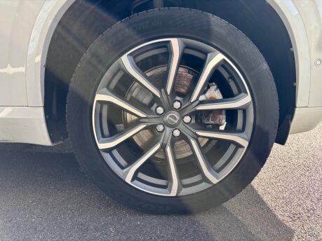 Volvo XC90 2.0 D5 Momentum SUV 5dr Diesel Geartronic 4WD Euro 6 (s/s) (225 ps) 25