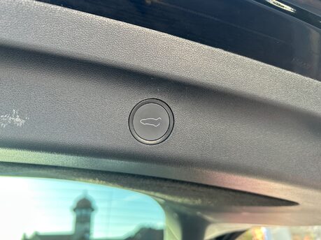 Tesla Model Y LONG RANGE AWD 30