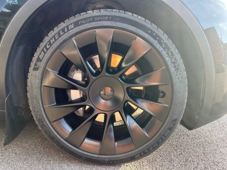 Tesla Model Y LONG RANGE AWD 12