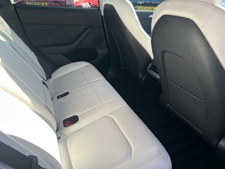 Tesla Model Y LONG RANGE AWD 27