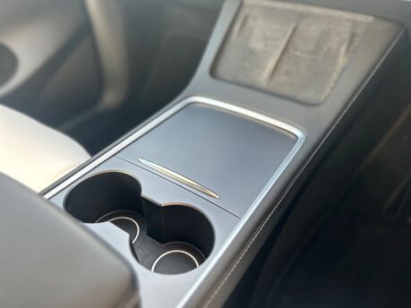 Tesla Model Y LONG RANGE AWD 34