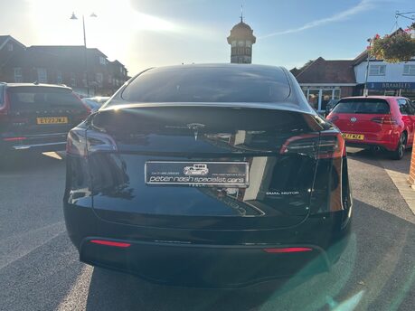 Tesla Model Y LONG RANGE AWD 6