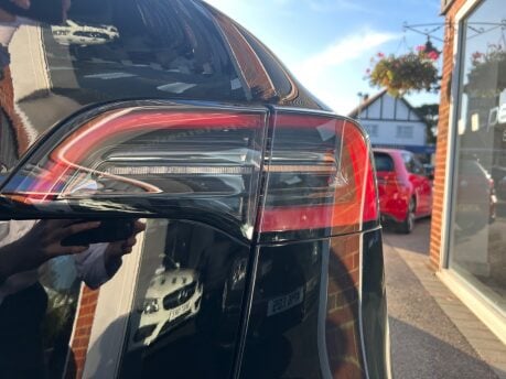 Tesla Model Y LONG RANGE AWD 10