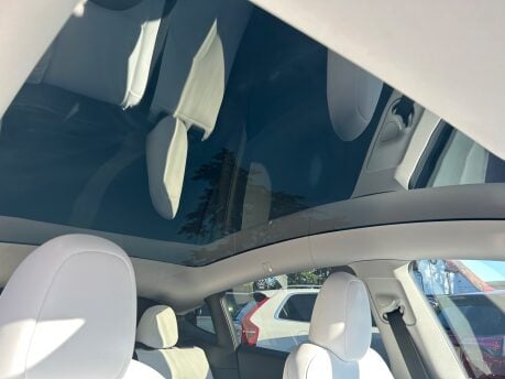 Tesla Model Y LONG RANGE AWD 33