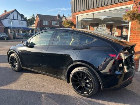 Tesla Model Y LONG RANGE AWD 4