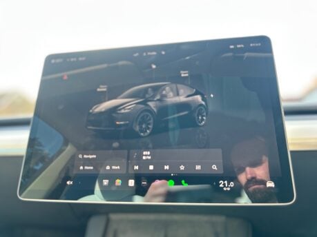 Tesla Model Y LONG RANGE AWD 21