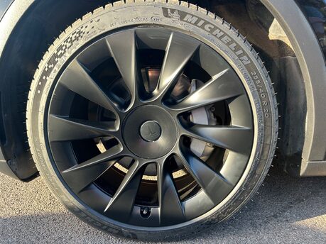 Tesla Model Y LONG RANGE AWD 15