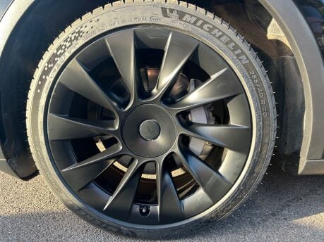 Tesla Model Y LONG RANGE AWD 15