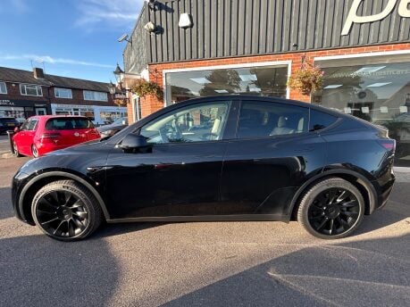 Tesla Model Y LONG RANGE AWD 3