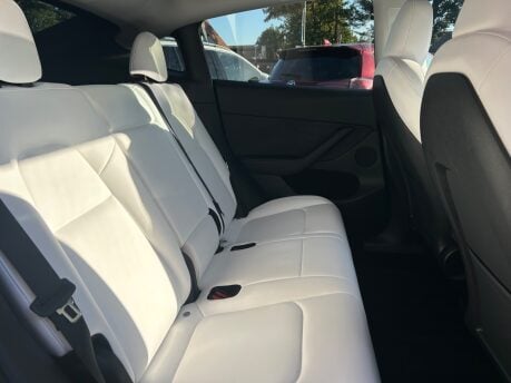 Tesla Model Y LONG RANGE AWD 26