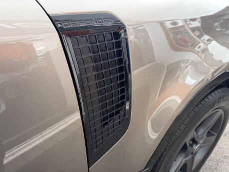 Land Rover Defender 3.0 D250 MHEV X-Dynamic SE SUV 3dr Diesel Auto 4WD Euro 6 (s/s) (250 ps) 18