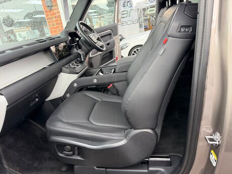 Land Rover Defender 3.0 D250 MHEV X-Dynamic SE SUV 3dr Diesel Auto 4WD Euro 6 (s/s) (250 ps) 38