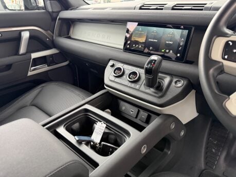 Land Rover Defender 3.0 D250 MHEV X-Dynamic SE SUV 3dr Diesel Auto 4WD Euro 6 (s/s) (250 ps) 30