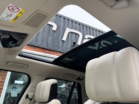 Land Rover Range Rover 3.0 D300 MHEV Vogue SE SUV 5dr Diesel Auto 4WD Euro 6 (s/s) (300 ps) 4