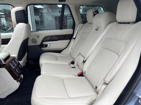Land Rover Range Rover 3.0 D300 MHEV Vogue SE SUV 5dr Diesel Auto 4WD Euro 6 (s/s) (300 ps) 11