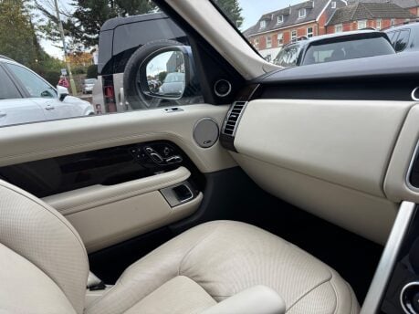 Land Rover Range Rover 3.0 D300 MHEV Vogue SE SUV 5dr Diesel Auto 4WD Euro 6 (s/s) (300 ps) 36