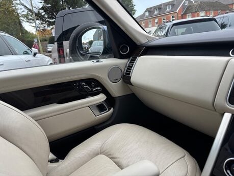 Land Rover Range Rover 3.0 D300 MHEV Vogue SE SUV 5dr Diesel Auto 4WD Euro 6 (s/s) (300 ps) 36