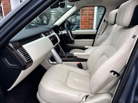 Land Rover Range Rover 3.0 D300 MHEV Vogue SE SUV 5dr Diesel Auto 4WD Euro 6 (s/s) (300 ps) 9