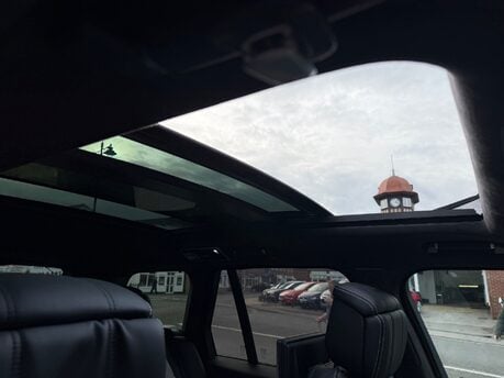 Land Rover Range Rover 5.0 P565 V8 SV Autobiography Dynamic SUV 5dr Petrol Auto 4WD Euro 6 560BHP 31