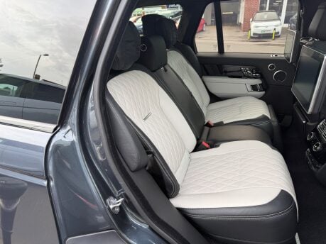 Land Rover Range Rover 5.0 P565 V8 SV Autobiography Dynamic SUV 5dr Petrol Auto 4WD Euro 6 560BHP 37
