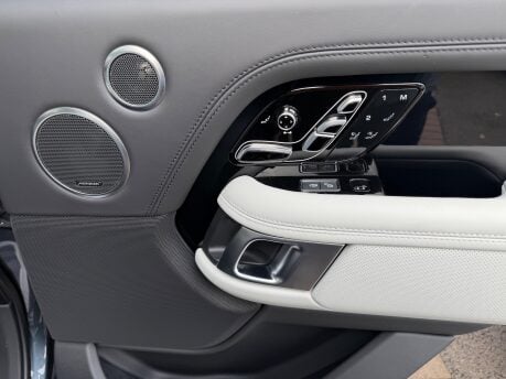 Land Rover Range Rover 5.0 P565 V8 SV Autobiography Dynamic SUV 5dr Petrol Auto 4WD Euro 6 560BHP 40