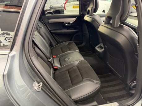 Volvo V90 2.0 D5 PowerPulse R-Design Pro Estate 5dr Diesel Auto AWD Euro 6 (235PS) 37