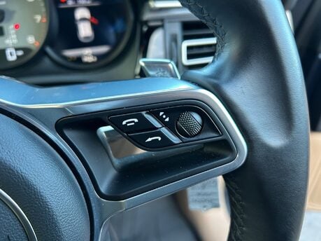 Porsche Macan S PDK 35