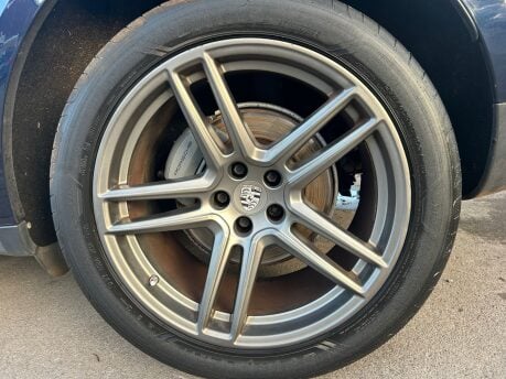 Porsche Macan S PDK 19