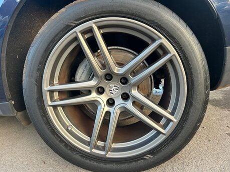 Porsche Macan S PDK 19