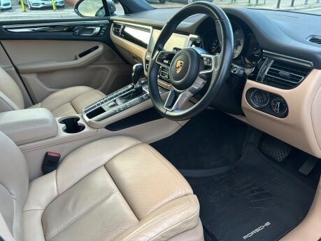 Porsche Macan S PDK 27