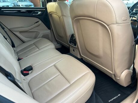 Porsche Macan S PDK 15