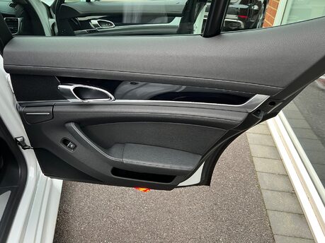 Porsche Panamera 3.0D V6 Hatchback 5dr Diesel TiptronicS Euro 5 (s/s) (300 ps) 31