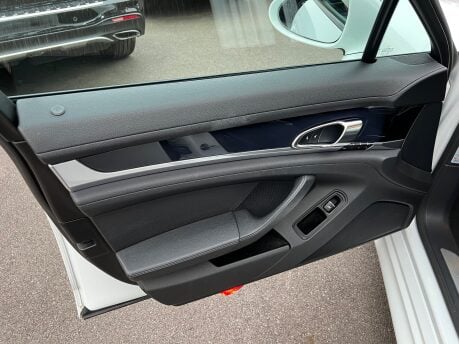 Porsche Panamera 3.0D V6 Hatchback 5dr Diesel TiptronicS Euro 5 (s/s) (300 ps) 40