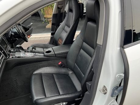 Porsche Panamera 3.0D V6 Hatchback 5dr Diesel TiptronicS Euro 5 (s/s) (300 ps) 39