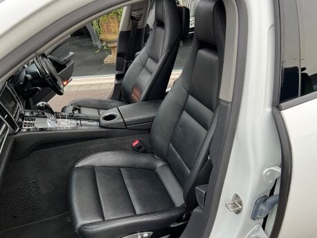 Porsche Panamera 3.0D V6 Hatchback 5dr Diesel TiptronicS Euro 5 (s/s) (300 ps) 39