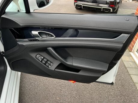 Porsche Panamera 3.0D V6 Hatchback 5dr Diesel TiptronicS Euro 5 (s/s) (300 ps) 25
