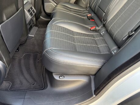 Land Rover Range Rover Velar 2.0 D240 HSE SUV 5dr Diesel Auto 4WD Euro 6 (s/s) (240 ps) 44