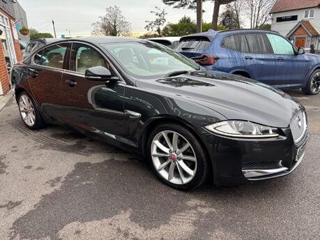 Jaguar XF 3.0d V6 Premium Luxury Saloon 4dr Diesel Auto Euro 5 (s/s) (240 ps) 24