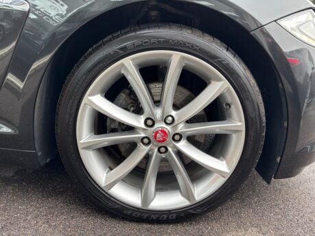 Jaguar XF 3.0d V6 Premium Luxury Saloon 4dr Diesel Auto Euro 5 (s/s) (240 ps) 25