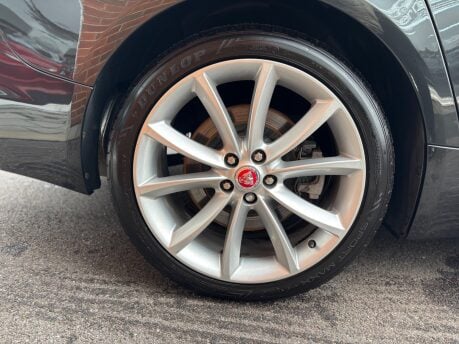 Jaguar XF 3.0d V6 Premium Luxury Saloon 4dr Diesel Auto Euro 5 (s/s) (240 ps) 20