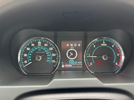 Jaguar XF 3.0d V6 Premium Luxury Saloon 4dr Diesel Auto Euro 5 (s/s) (240 ps) 34