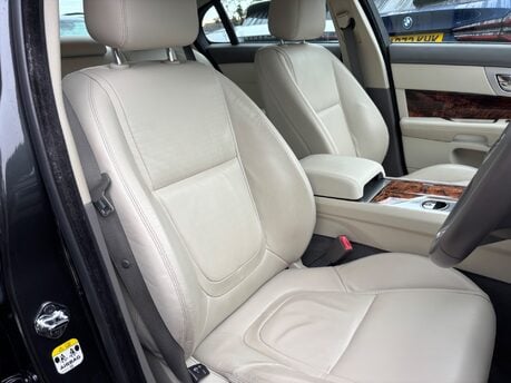 Jaguar XF 3.0d V6 Premium Luxury Saloon 4dr Diesel Auto Euro 5 (s/s) (240 ps) 32