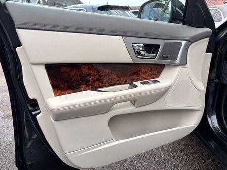 Jaguar XF 3.0d V6 Premium Luxury Saloon 4dr Diesel Auto Euro 5 (s/s) (240 ps) 10