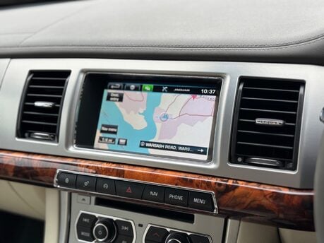 Jaguar XF 3.0d V6 Premium Luxury Saloon 4dr Diesel Auto Euro 5 (s/s) (240 ps) 37