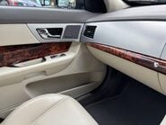 Jaguar XF 3.0d V6 Premium Luxury Saloon 4dr Diesel Auto Euro 5 (s/s) (240 ps) 43