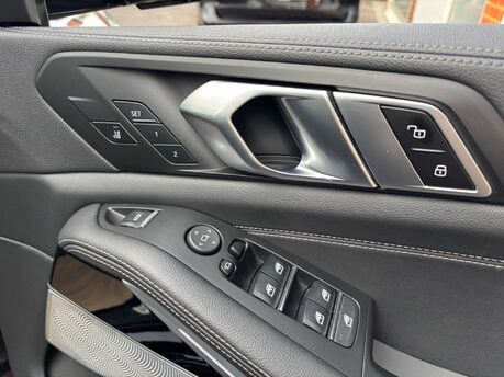 BMW X5 3.0 40d MHT M Sport SUV 5dr Diesel Hybrid Auto xDrive Euro 6 (s/s) (340 ps) 33