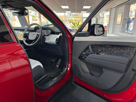 Land Rover Range Rover Sport 3.0 P550e 38.2kWh Autobiography SUV Petrol Plug-in Hybrid Auto 4WD (550 ps) 30
