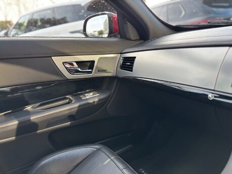 Jaguar XF D R-SPORT BLACK 28