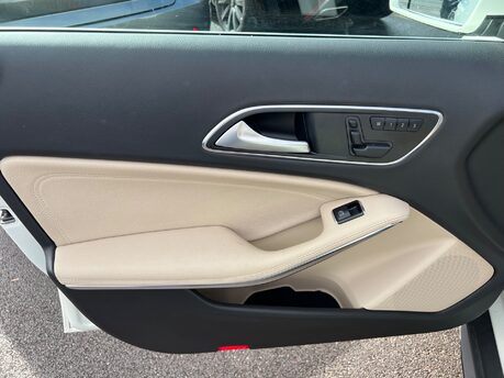 Mercedes-Benz GLA Class 2.0 GLA250 AMG Line PREMIUM PLUS SUV 5dr Petrol 7G-DCT 4MATIC Euro 6(211ps) 34